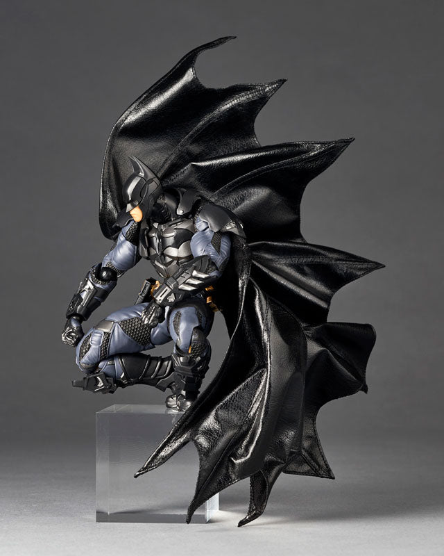 PREORDINE ESAURITO Revoltech Amazing Yamaguchi Batman (Batman: Arkham Knight Ver.)