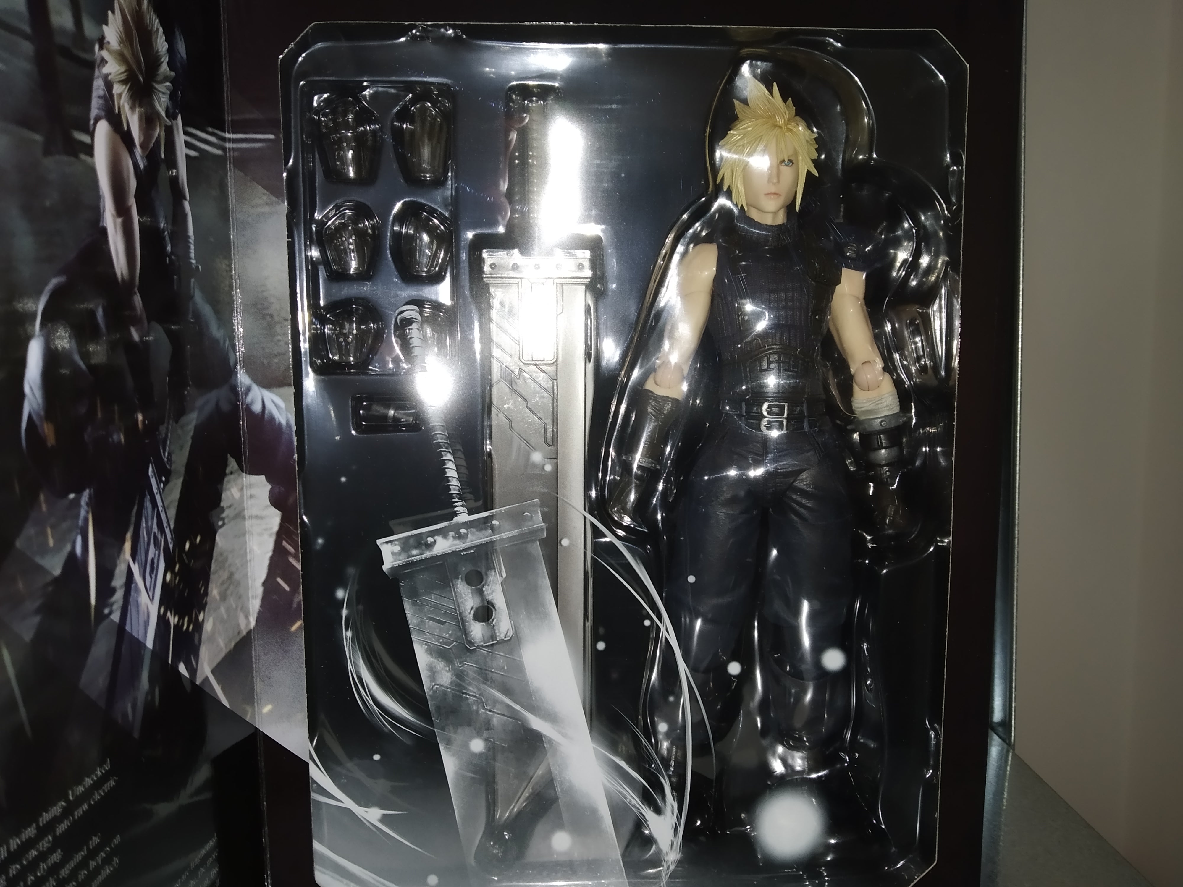 Final Fantasy VII Remake Play Arts Kai Action Figure No. 1 Cloud Strife 28 cm