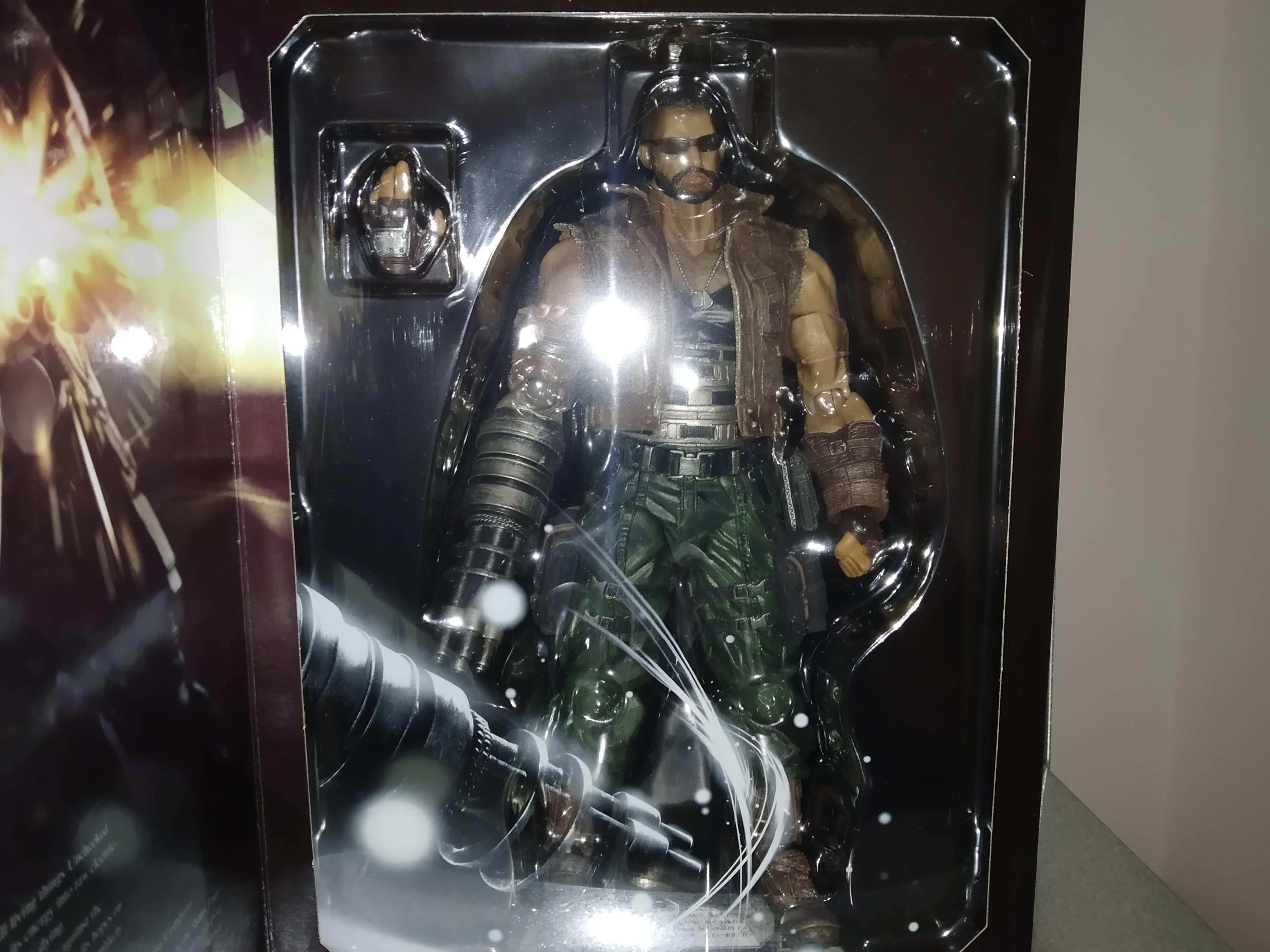 (Scatola Danneggiata) Final Fantasy VII Remake Play Arts Kai Action Figure No. 2 Barret Wallace