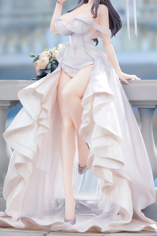 PREORDINE+ 12/2025 Azur Lane Charybdis Brilliant Belle Ver. 27 cm Statue 1/7