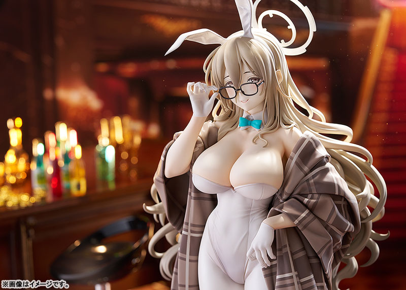 PREORDINE+ 08/2025 Blue Archive Akane Murokasa (Bunny Girl) 30 cm Statue 1/7