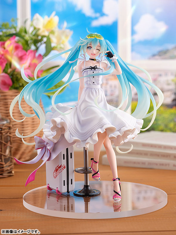 PREORDINE+ 11/2025 Hatsune Miku GT Project Racing Miku 2021 Vacation Style Ver. 1/7 Figure