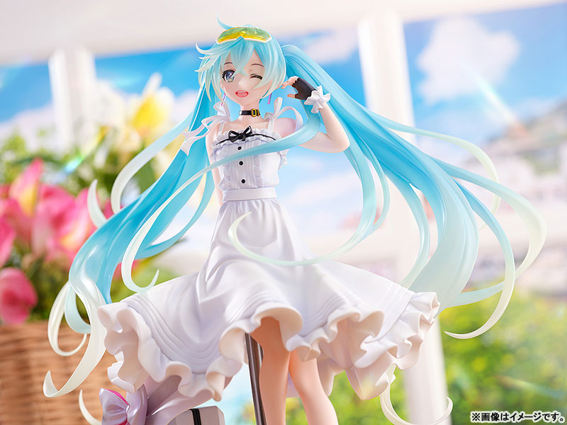 PREORDINE+ 11/2025 Hatsune Miku GT Project Racing Miku 2021 Vacation Style Ver. 1/7 Figure