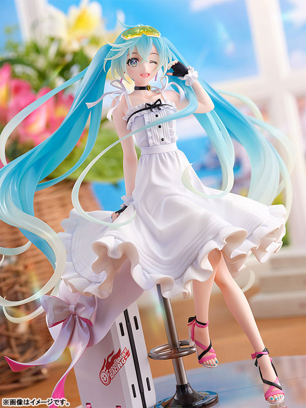 PREORDINE+ 11/2025 Hatsune Miku GT Project Racing Miku 2021 Vacation Style Ver. 1/7 Figure