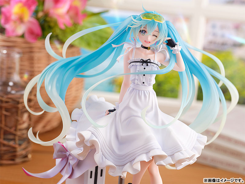 PREORDINE+ 11/2025 Hatsune Miku GT Project Racing Miku 2021 Vacation Style Ver. 1/7 Figure