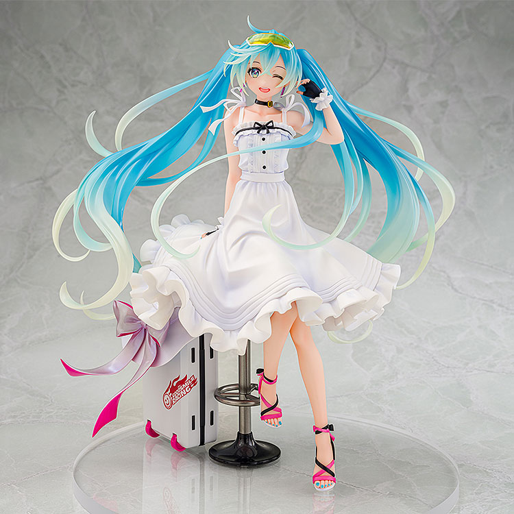 PREORDINE+ 11/2025 Hatsune Miku GT Project Racing Miku 2021 Vacation Style Ver. 1/7 Figure