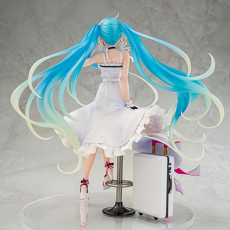 PREORDINE+ 11/2025 Hatsune Miku GT Project Racing Miku 2021 Vacation Style Ver. 1/7 Figure