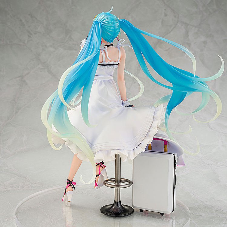 PREORDINE+ 11/2025 Hatsune Miku GT Project Racing Miku 2021 Vacation Style Ver. 1/7 Figure
