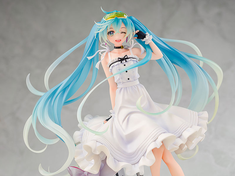 PREORDINE+ 11/2025 Hatsune Miku GT Project Racing Miku 2021 Vacation Style Ver. 1/7 Figure