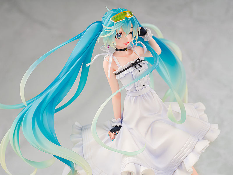 PREORDINE+ 11/2025 Hatsune Miku GT Project Racing Miku 2021 Vacation Style Ver. 1/7 Figure