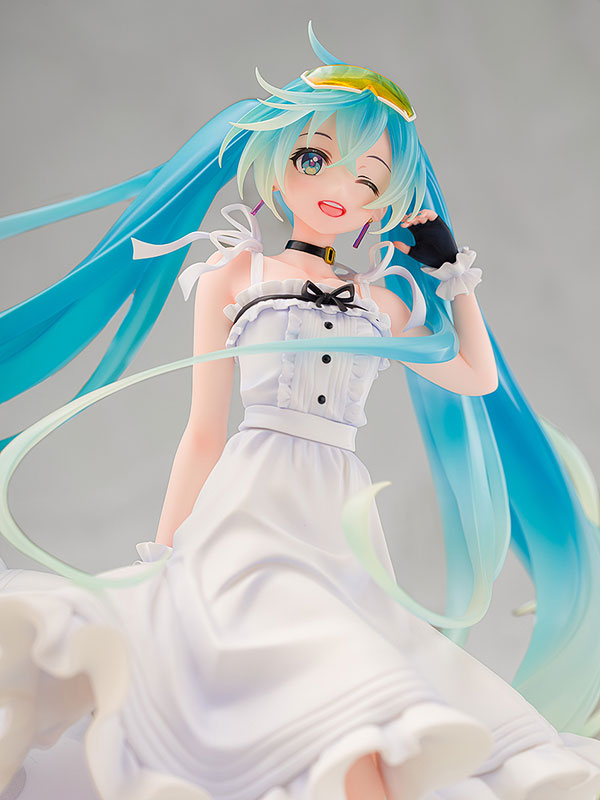 PREORDINE+ 11/2025 Hatsune Miku GT Project Racing Miku 2021 Vacation Style Ver. 1/7 Figure