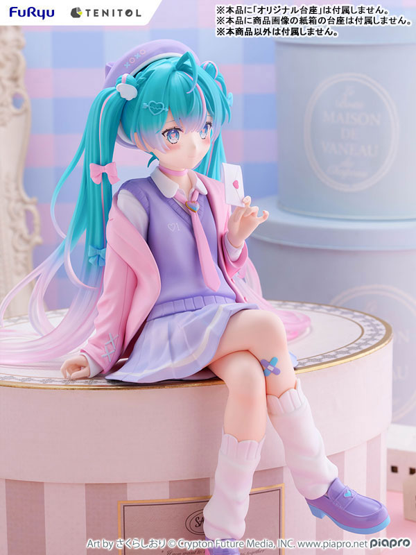 PREORDINE 09/2025 Hatsune Miku Tenitol Noodle Stopper Figure Love Blazer 32 cm (PREORDINE NON CANCELLABILE)