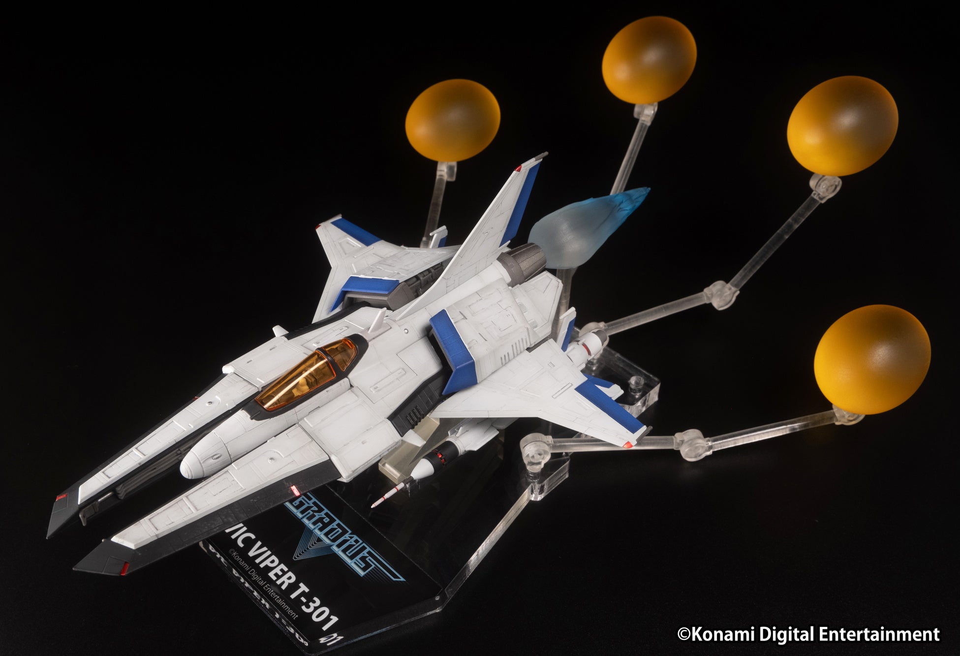 PREORDINE ESAURITO Gradius V Plastic Kit 1/144 VIC VIPER T-301 Peinted Finished 14 cm