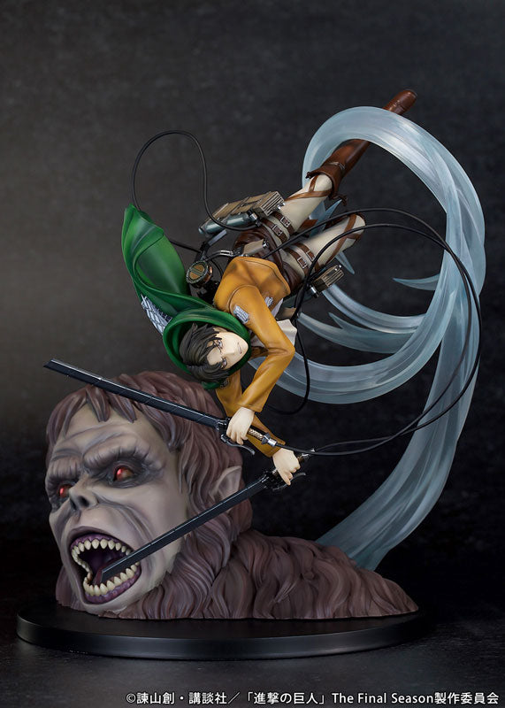 PREORDINE+ 12/2025 Attack on Titan Levi vs Beast Titan Ver. 28 cm Statue 1/7