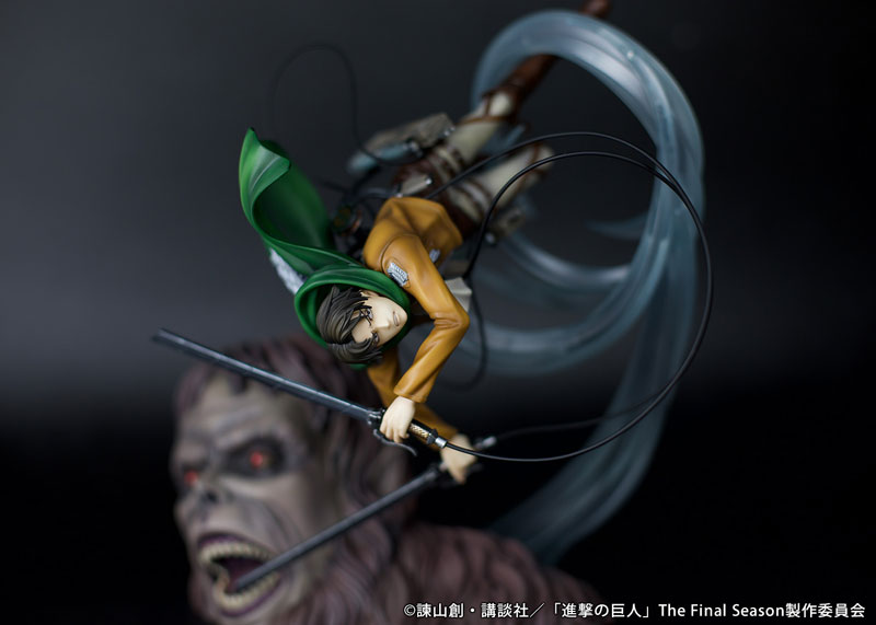 PREORDINE+ 12/2025 Attack on Titan Levi vs Beast Titan Ver. 28 cm Statue 1/7
