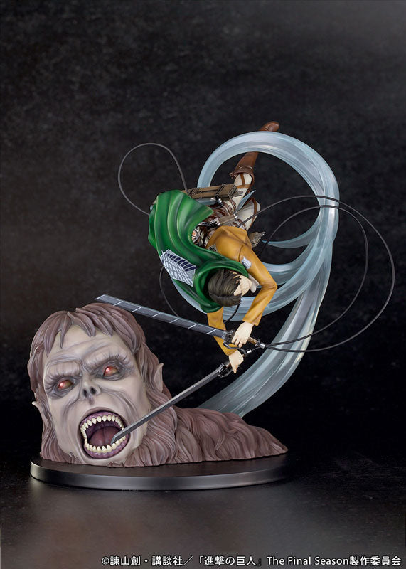 PREORDINE+ 12/2025 Attack on Titan Levi vs Beast Titan Ver. 28 cm Statue 1/7