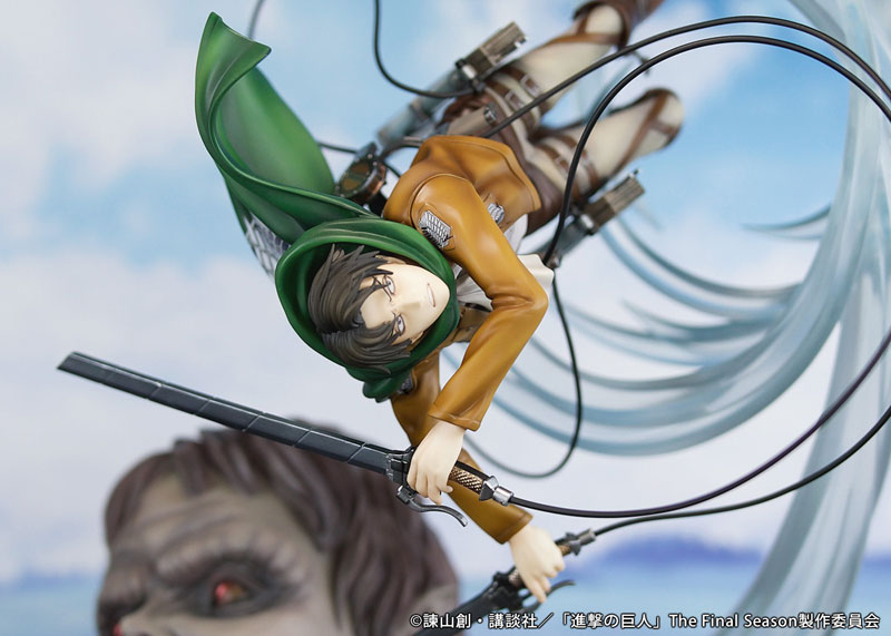 PREORDINE+ 12/2025 Attack on Titan Levi vs Beast Titan Ver. 28 cm Statue 1/7