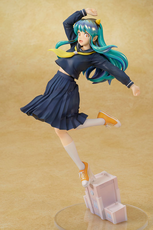 PREORDINE+ 10/2025 Urusei Yatsura Lum Uniform Ver. 28 cm Statue 1/7