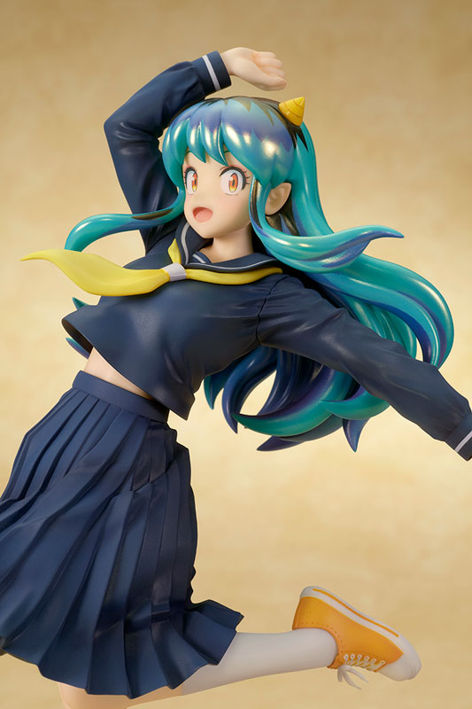 PREORDINE+ 10/2025 Urusei Yatsura Lum Uniform Ver. 28 cm Statue 1/7