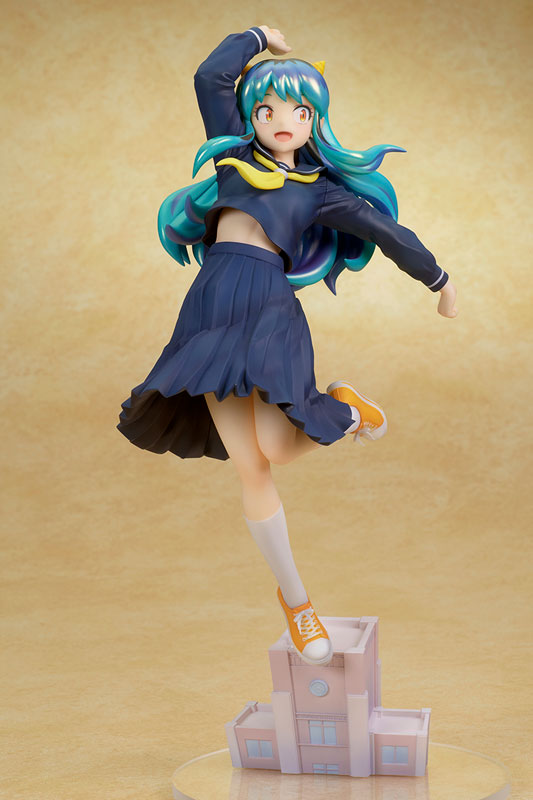 PREORDINE+ 10/2025 Urusei Yatsura Lum Uniform Ver. 28 cm Statue 1/7