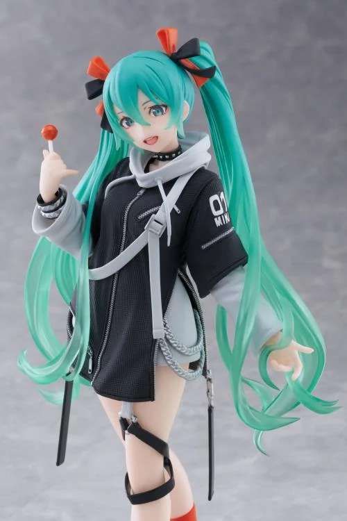 PREORDINE+ CHIUSO 04/2025 Hatsune Miku Fashion Punk Figure (H)