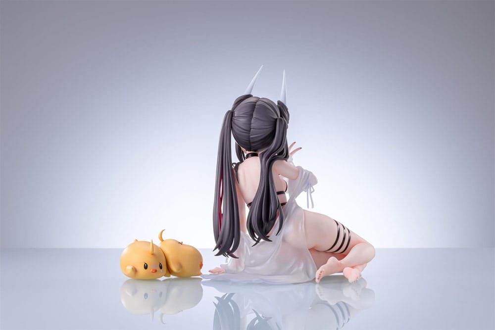 PREORDINE+ 08/2025 Azur Lane Hatsuzuki August's First Romance Ver. 18 cm Statue 1/6