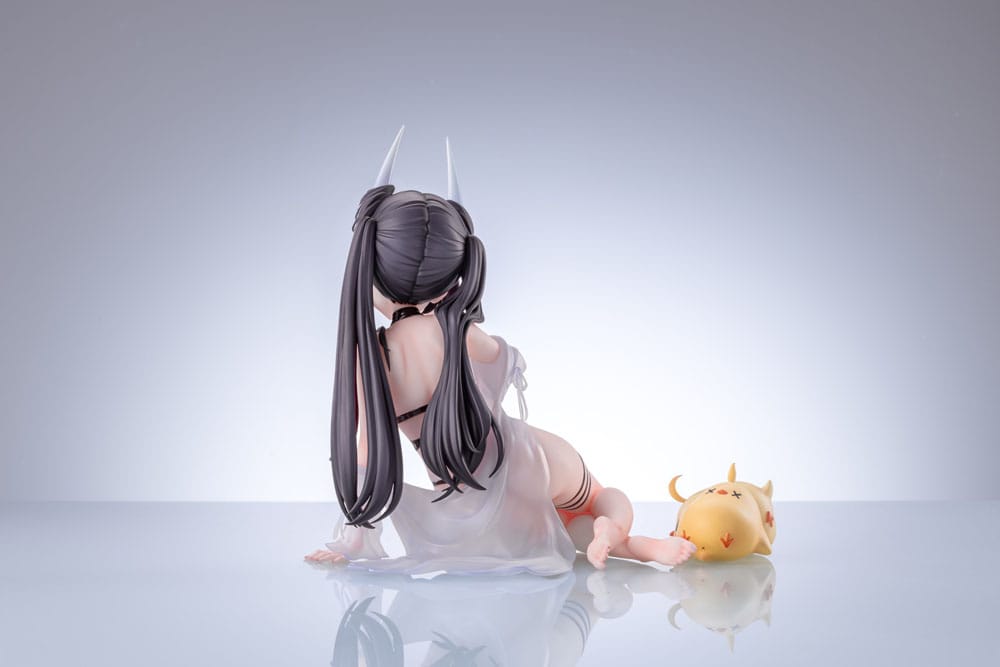 PREORDINE+ 08/2025 Azur Lane Hatsuzuki August's First Romance Ver. 18 cm Statue 1/6