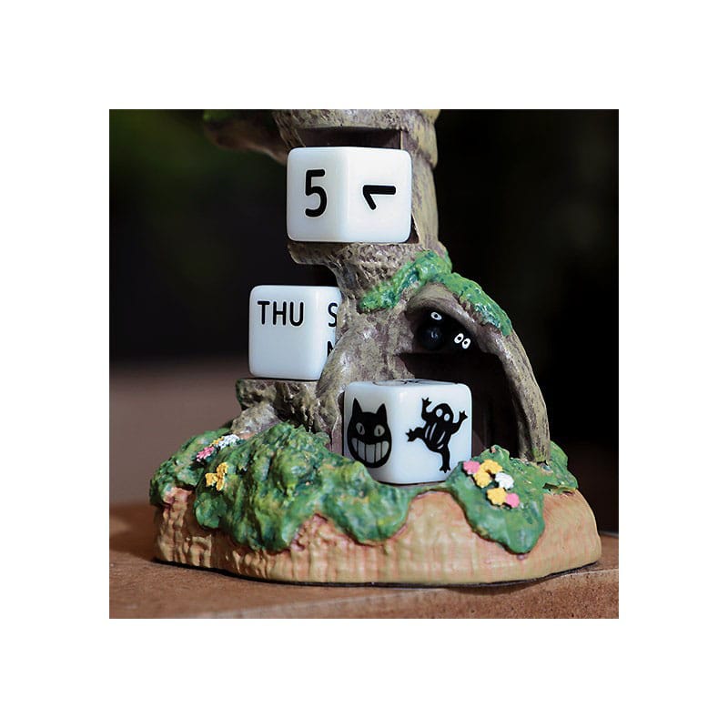 SU ORDINAZIONE My Neighbor Totoro Statue Three-wheeler Diorama / Calendar 11 cm *English Version*