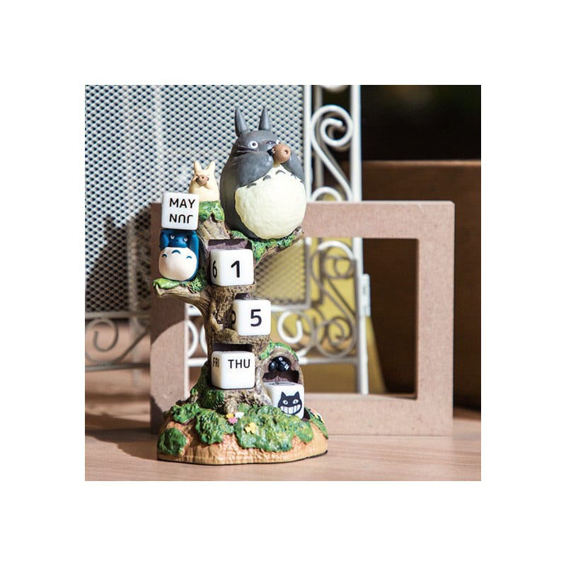 SU ORDINAZIONE My Neighbor Totoro Statue Three-wheeler Diorama / Calendar 11 cm *English Version*
