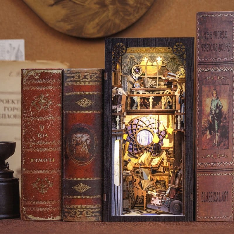 🧪 LAB | SU ORDINAZIONE Book Nook Nebula Common Room 23 x 11 cm