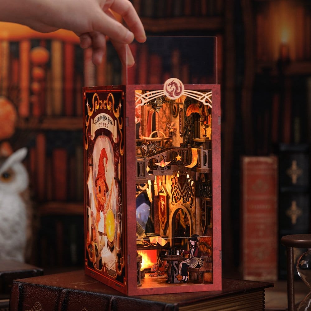 🧪 LAB | SU ORDINAZIONE Book Nook Flame Common Room 23 x 11 cm