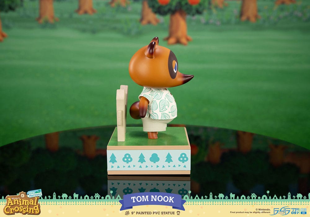 PREORDINE 09/2025 Animal Crossing: New Horizons PVC Statue Tom Nook 22 cm (PREORDINE NON CANCELLABILE)