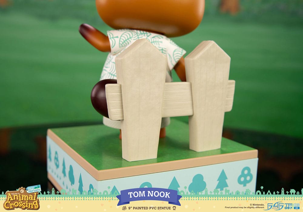 PREORDINE 09/2025 Animal Crossing: New Horizons PVC Statue Tom Nook 22 cm (PREORDINE NON CANCELLABILE)