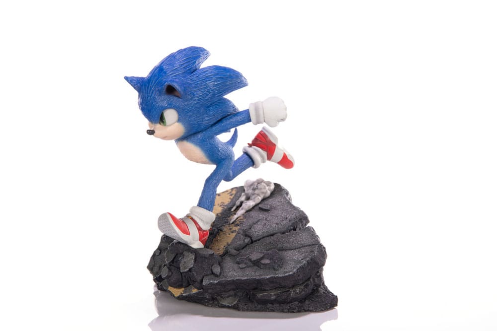 PREORDINE 09/2025 Sonic the Hedgehog 2 Statue Sonic Standoff 26 cm (PREORDINE NON CANCELLABILE)