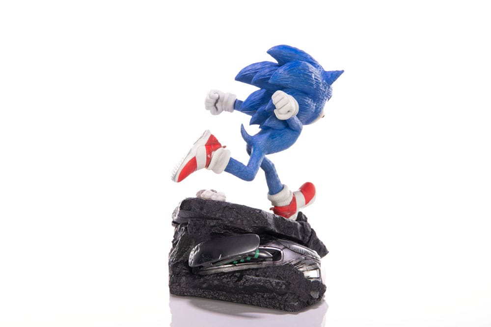 PREORDINE 09/2025 Sonic the Hedgehog 2 Statue Sonic Standoff 26 cm (PREORDINE NON CANCELLABILE)