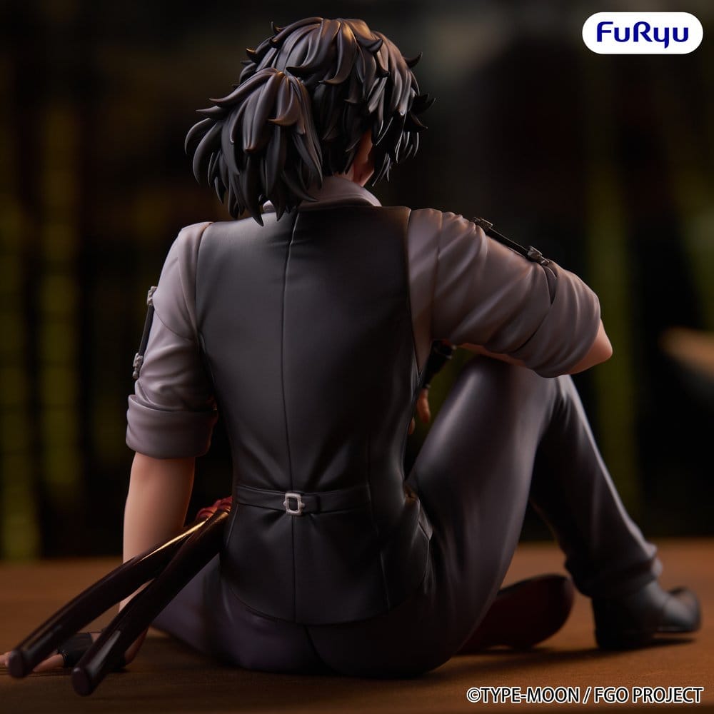 PREORDINE+ 05/2027 Fate/Grand Order Noodle Stopper PVC Figure Assassin Izou Okada Awesome Dapper Suit 9 cm