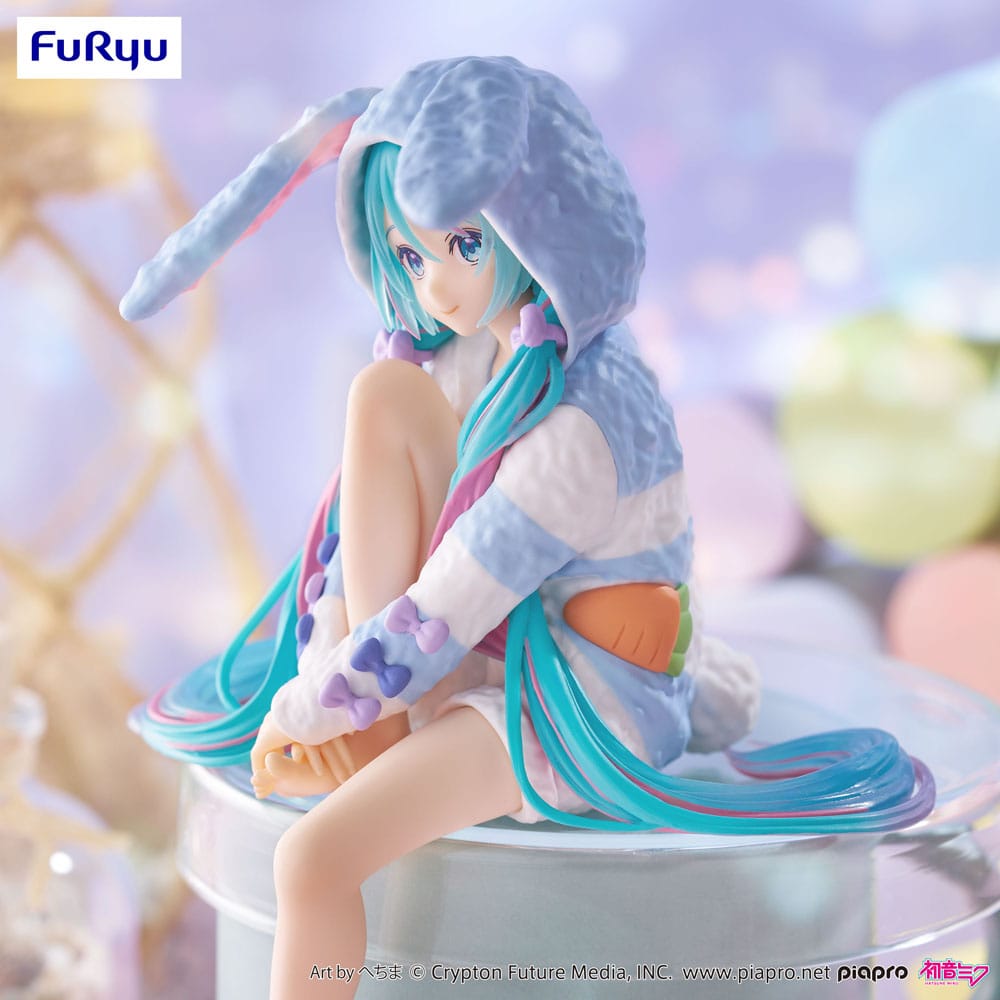 PREORDINE+ 10/2025 Hatsune Miku Noodle Stopper PVC Statue Hatsune Miku Rabbit Ear Hood Pajama Blue Color Ver. 14 cm