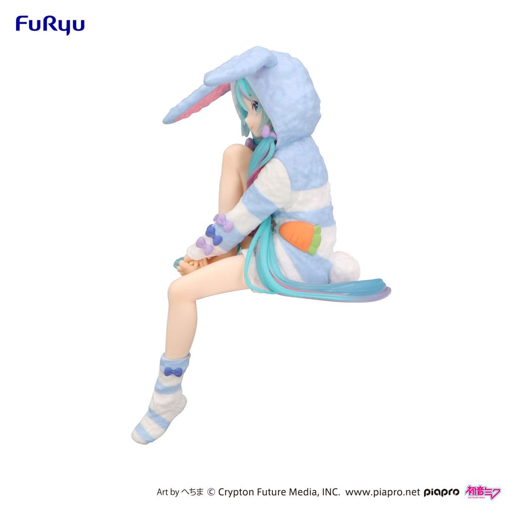 PREORDINE+ 10/2025 Hatsune Miku Noodle Stopper PVC Statue Hatsune Miku Rabbit Ear Hood Pajama Blue Color Ver. 14 cm