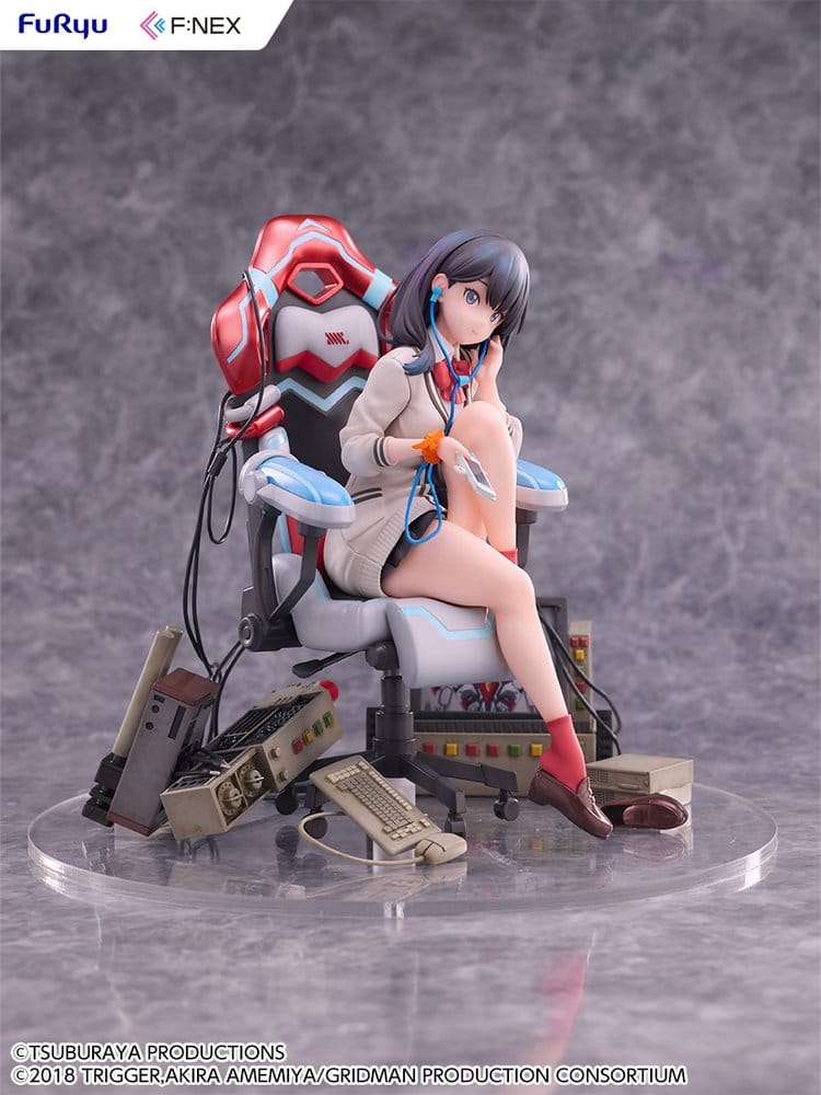 PREORDINE+ 01/2027 (NON CANCELLABILE) SSSS. Gridman Universe F:NEX PVC Statue Rikka Takarada Gaming Chair Ver. 19 cm