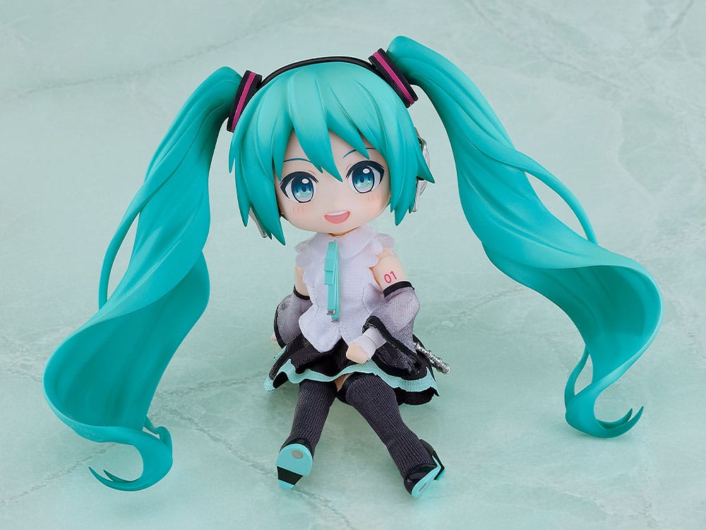 PREORDINE+ 03/2026 Piapro Characters Nendoroid Doll Action Figure Snow Miku: Yukiiro Pop Ver. 14 cm