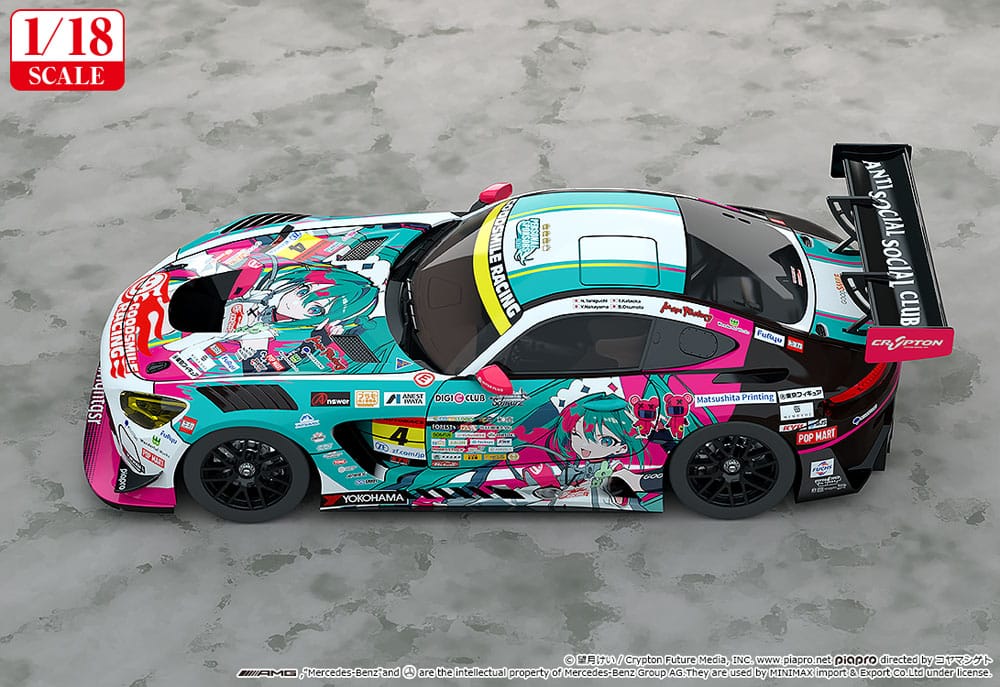 PREORDINE+ 03/2026 Hatsune Miku GT Project Vehicle 1/18 Hatsune Miku AMG 2025 Season Opening Ver. 26 cm