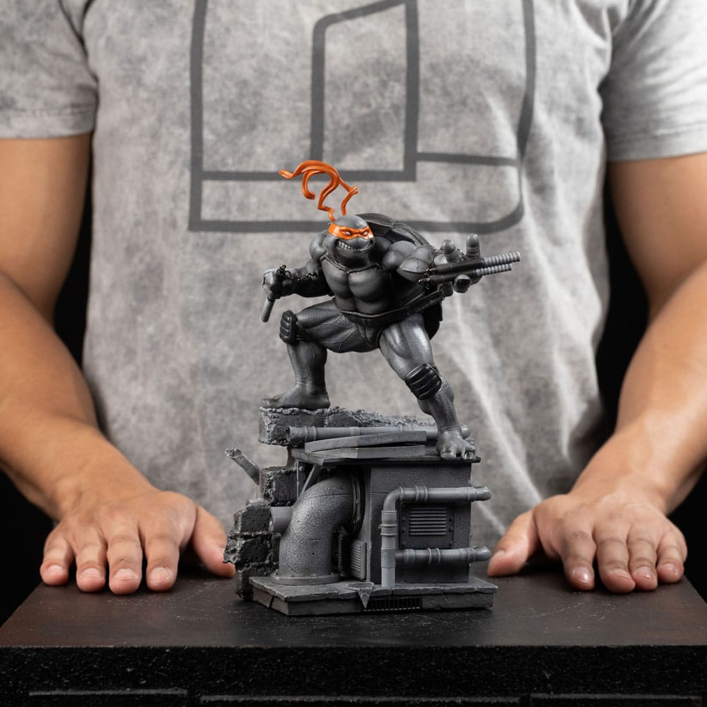 🧪 LAB | SU ORDINAZIONE Teenage Mutant Ninja Turtles Art Scale Statue 1/10 Michelangelo Black and White Variant 26 cm heo exclusive