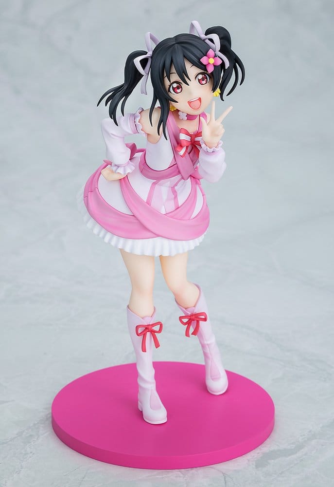 VORBESTELLUNG+ 11/2027 LoveLive! PVC Figur Nico Yazawa Bokutachi wa Hitotsu no Hikari Ver. 15 cm