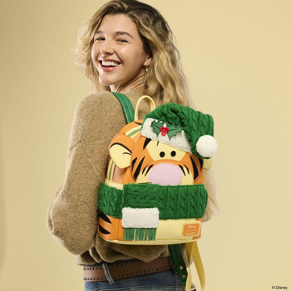 🧪 LAB | PREORDINE+ 11/2026 Winnie the Pooh by Loungefly Mini Backpack Holiday