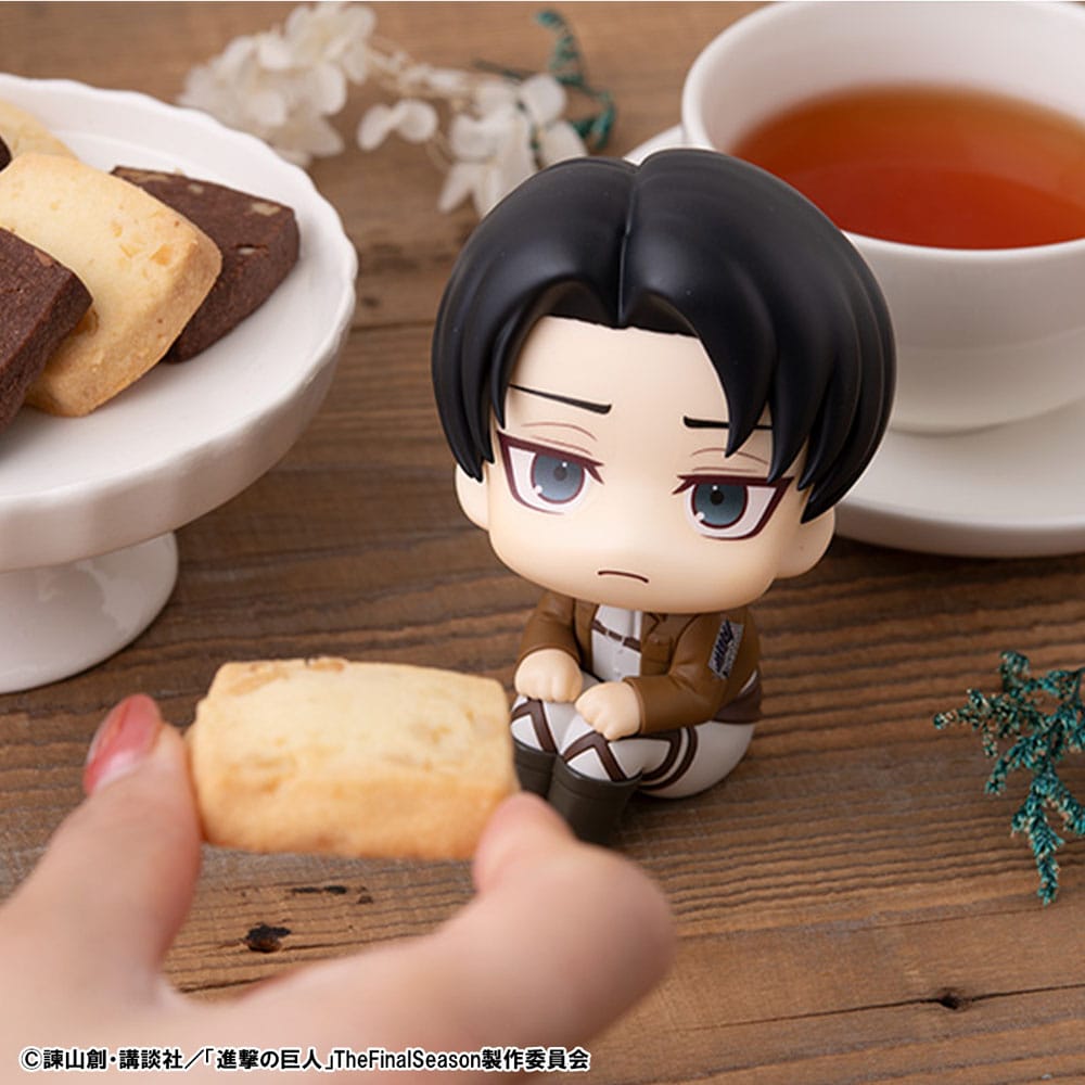 PREORDINE+ 03/2026 Attack on Titan Look Up PVC Statue Levi 11 cm