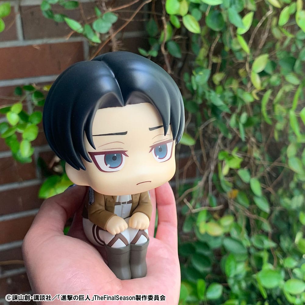 PREORDINE+ 03/2026 Attack on Titan Look Up PVC Statue Levi 11 cm