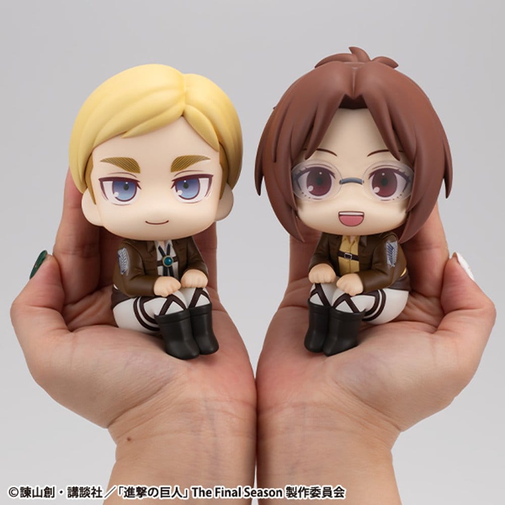 PREORDINE+ 10/2026 (NON CANCELLABILE) Attack on Titan Look Up PVC Statues Hange Zoe & Erwin Smith (with gift) 11 cm