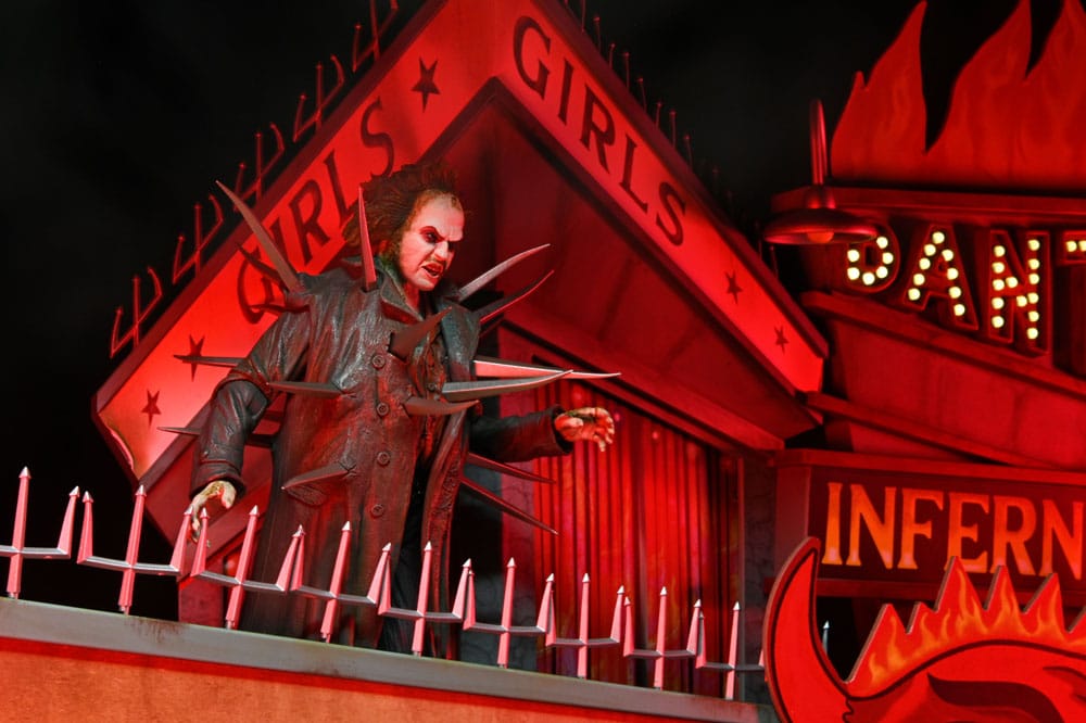 🧪 LAB | SU ORDINAZIONE Beetlejuice (1988) Diorama Trenchcoat with Spikes Inferno Room Deluxe Set