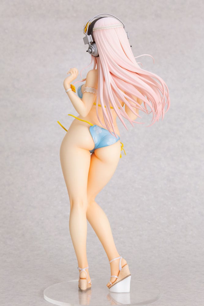 PREORDINE+ 01/2026 Super Sonico Statue 1/4.5 Super Sonico Summer Vacation Ver. 35 cm