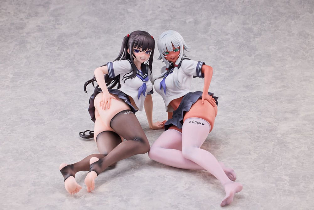 PREORDINE 10/2025 World Where the Thickness of a Girl's Thighs is Equal to Her Social Status Statues 1/5 Raura Aiza & Iroha Shishikura 14 cm (18+) (PREORDINE NON CANCELLABILE)
